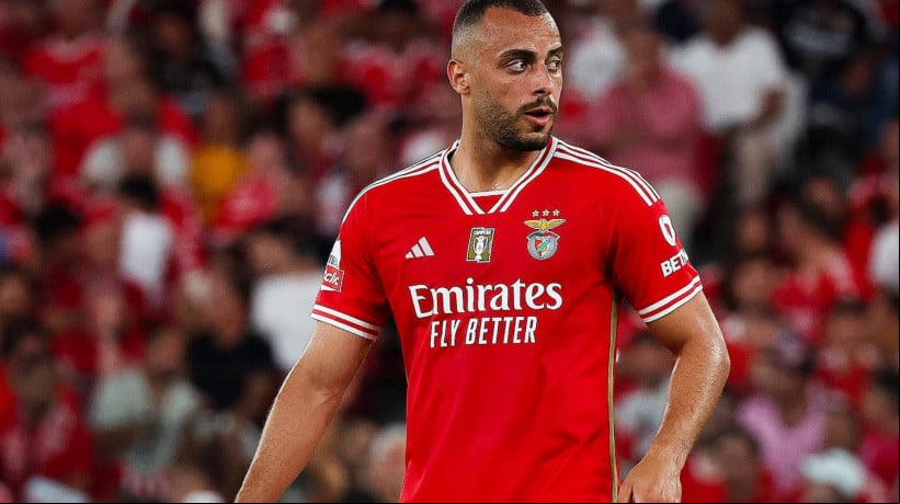 Arthur Cabral, atacante do Benfica, durante partida  