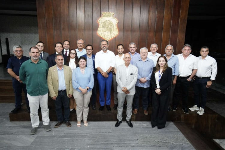 Cúpula do Governo do Ceará se reuniu com executivos da Fiocruz, que confirmou investimento no Eusébio(Foto: Carlos Gibaja/Governo do Ceará)