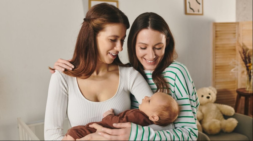 A reproduÃ§Ã£o assistida por casais homoafetivos masculinos e femininos Ã© legal no Brasil desde 2015 (Imagem: LightField Studios | Shutterstock)  