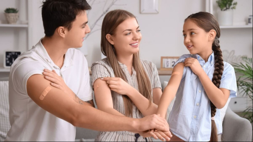As vacinas oferecem proteÃ§Ã£o contra doenÃ§as em diferentes fases da vida (Imagem: Pixel-Shot | Shutterstock) 