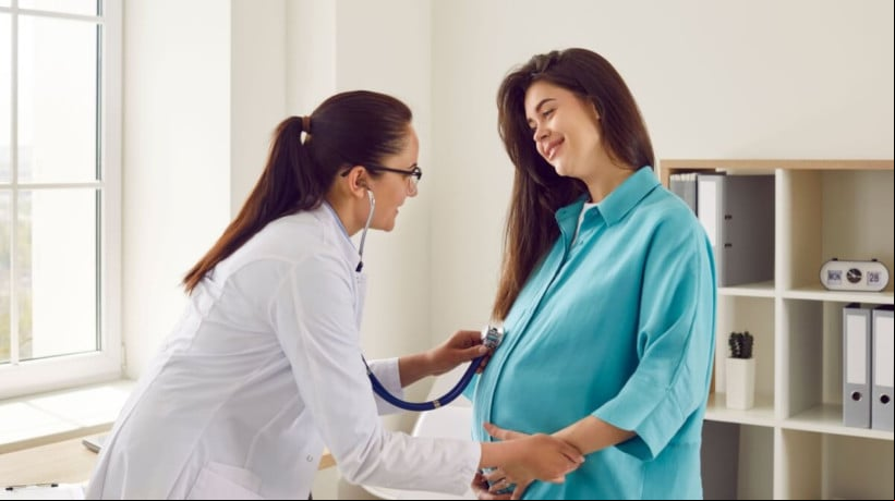 O diagnÃ³stico precoce da cardiopatia congÃªnita Ã© essencial para o acompanhamento e tratamento adequado (Imagem: Studio Romantic | Shutterstock)  